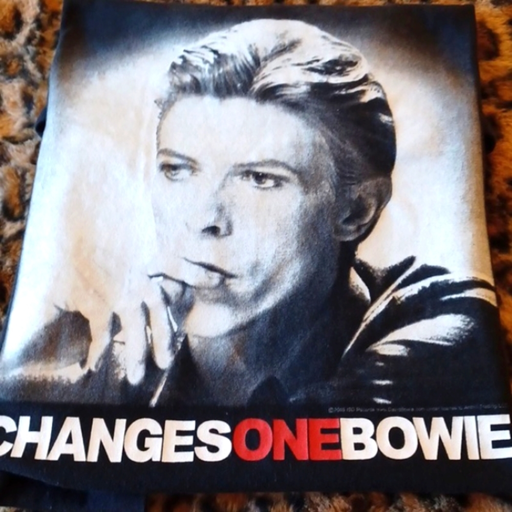 UC Large black tshirt 2005 David Bowie "changes one" - Picture 8 of 8